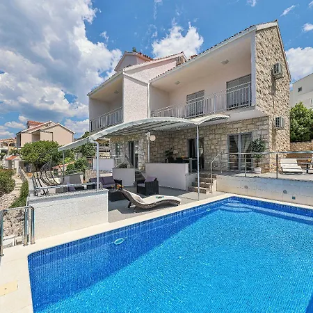 House Peros Holiday home Razanj